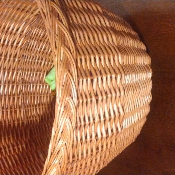Beautiful Tall Handle Hand Woven Natural Color Brade Weave Top/ Basket, Garden - Picture 2 of 5